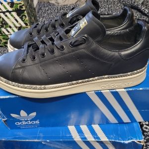 Adidas stan smith size 11 unisex fit more like a 10...